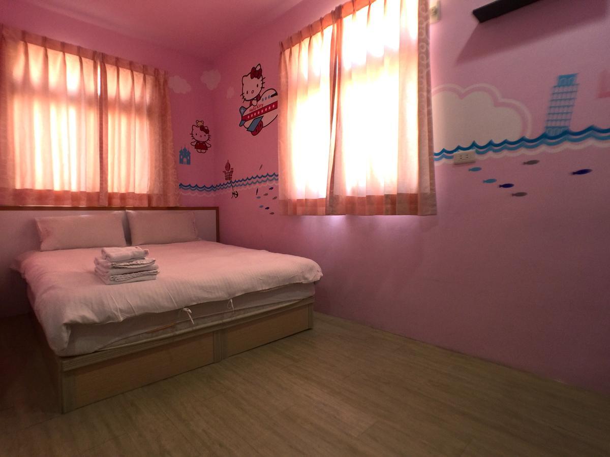 Funja Colorful Hotel Тайджун Екстериор снимка